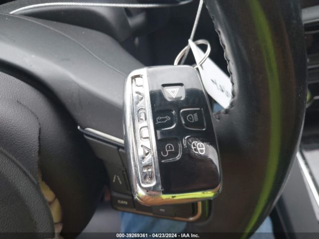 SADCJ2FXXKA601296 Jaguar F-pace 25t Premium