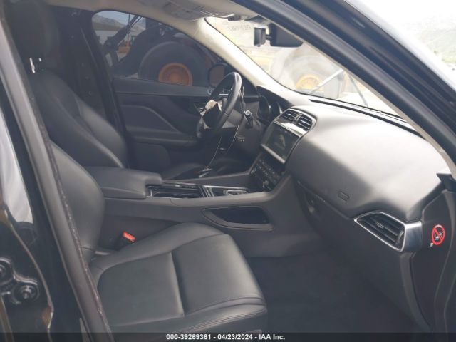 SADCJ2FXXKA601296 Jaguar F-pace 25t Premium
