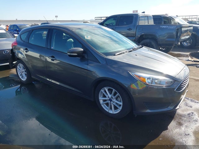Ford FOCUS SE 2017 1FADP3K21HL325608 Image 1