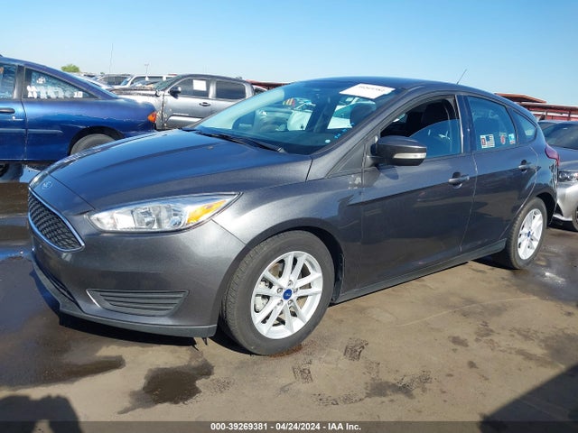 Ford FOCUS SE 2017 1FADP3K21HL325608 Image 2