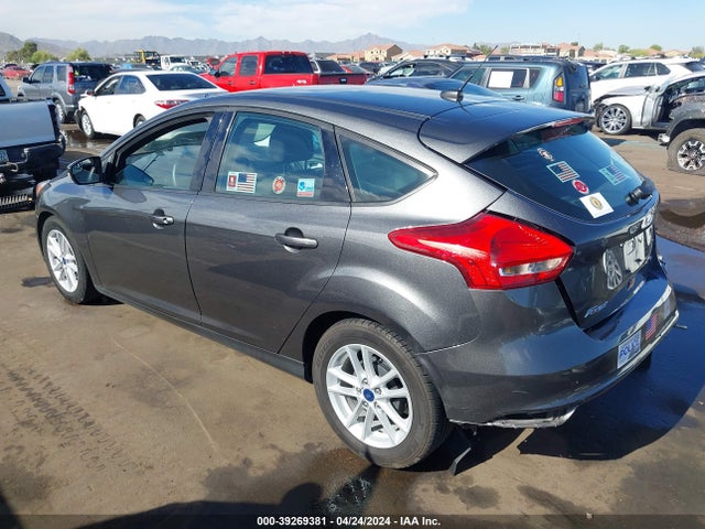 Ford FOCUS SE 2017 1FADP3K21HL325608 Image 3