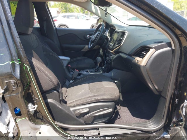 1C4PJMCS1HW600552 Jeep Cherokee Latitude 4x4