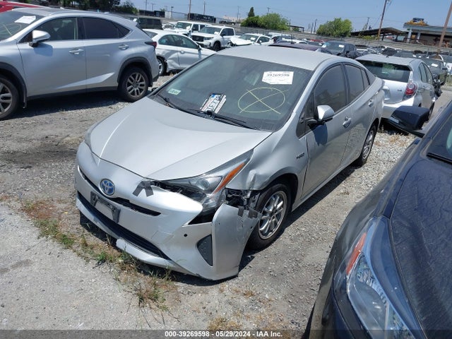 Toyota Prius Two 2018 JTDKBRFU5J3070806 Image 2