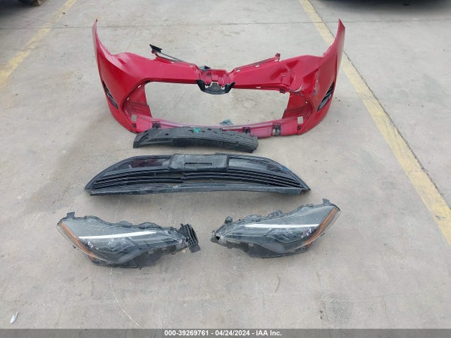 Toyota COROLLA LE 2018 5YFBURHEXJP750403 Image 12