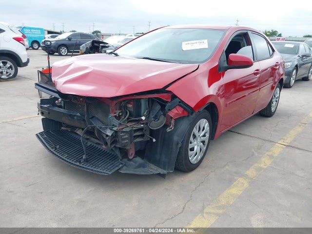 Toyota COROLLA LE 2018 5YFBURHEXJP750403 Image 2