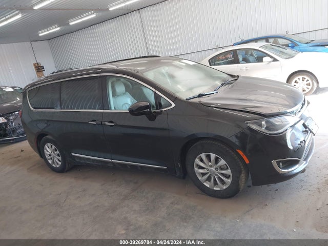 2C4RC1BG3JR233716 Chrysler Pacifica Touring L