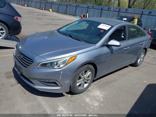 Hyundai SONATA SE 2015 5NPE24AF3FH150027 Image 2