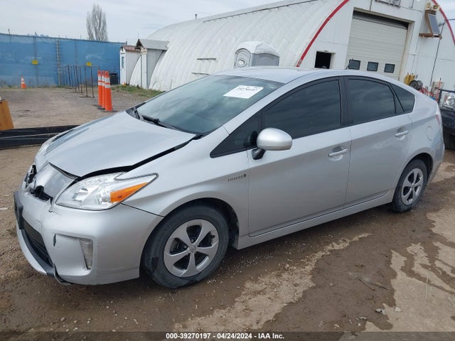 Toyota Prius Three 2014 JTDKN3DU0E0362331 Image 2