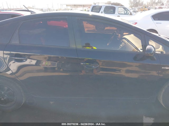 Toyota Prius Three 2015 JTDKN3DU7F1911082 Image 14
