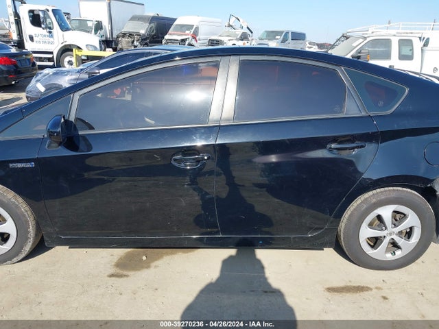 Toyota Prius Three 2015 JTDKN3DU7F1911082 Image 15