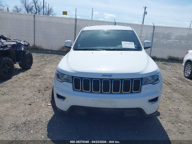 1C4RJFAG8JC444018 Jeep Grand Cherokee Laredo E 4x4