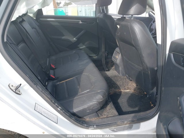 1VWDT7A36HC035305 Volkswagen Passat 1.8t R-line