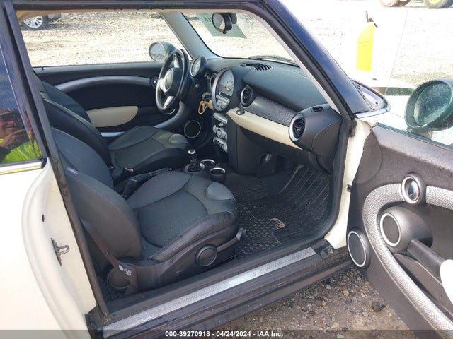 2009 MINI COOPER S CLUBMAN WMWMM33559TP74736 Photo 4