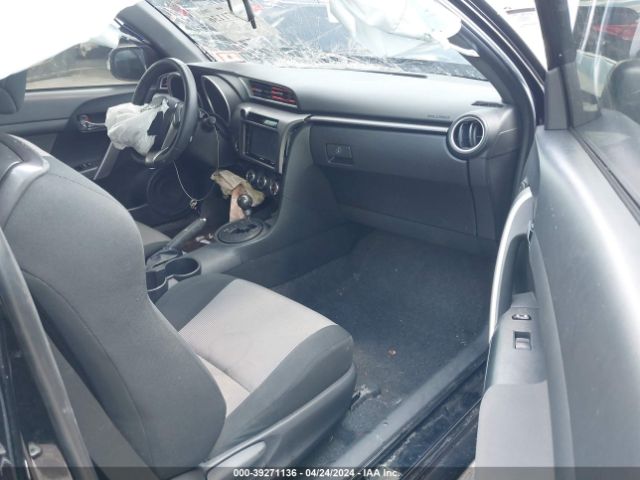 JTKJF5C76GJ017214 Scion TC