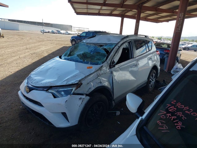 Toyota RAV4 LE 2018 2T3ZFREV9JW510892 Image 2