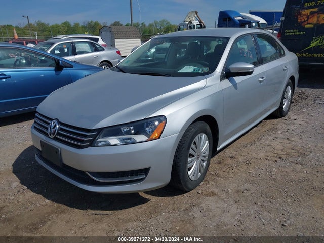 Volkswagen Passat 1.8t S 2014 1VWAT7A36EC117193 Image 2