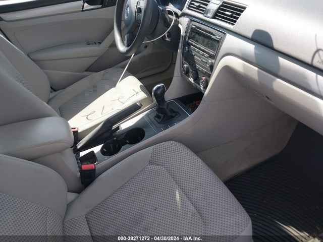 Volkswagen Passat 1.8t S 2014 1VWAT7A36EC117193 Image 5