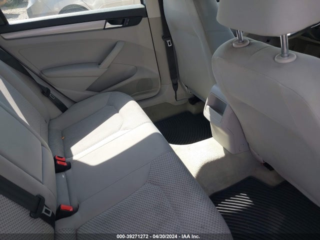 Volkswagen Passat 1.8t S 2014 1VWAT7A36EC117193 Image 8