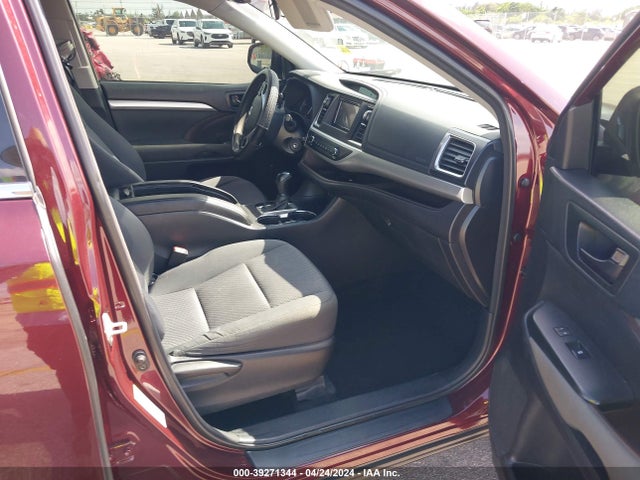 Toyota Highlander Le 2018 5TDZARFH4JS041073 Image 5