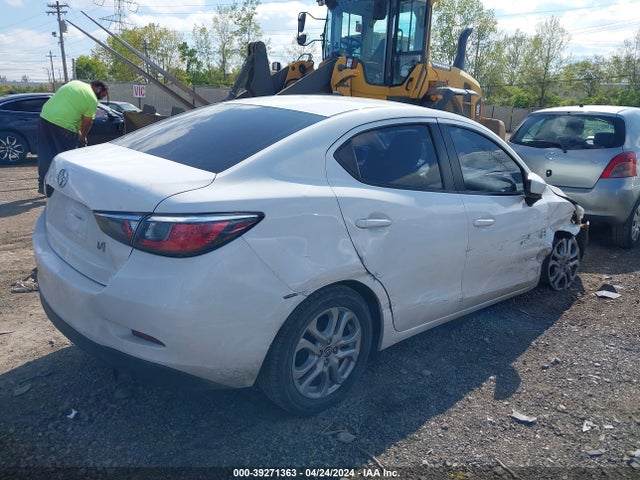 3MYDLBZV2GY145979 Scion IA