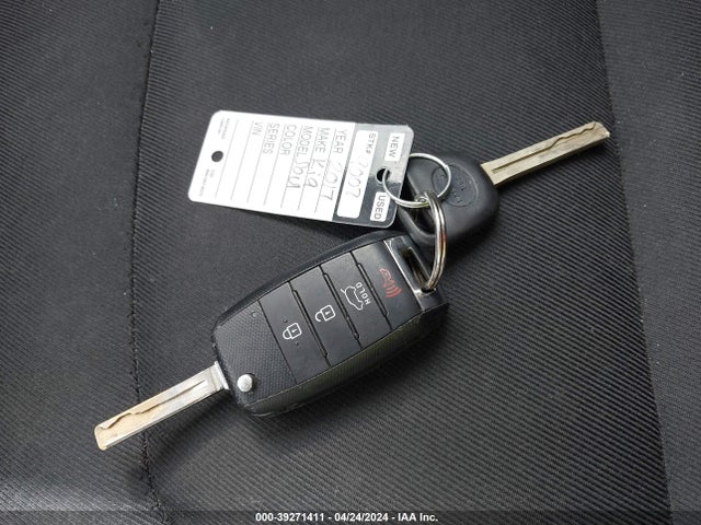KIA SOUL + 2017 KNDJP3A55H7877016 Image 11
