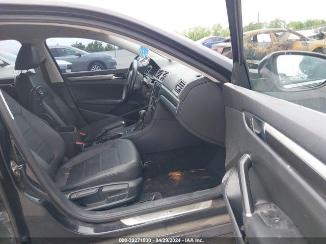 1VWDT7A39HC051403 Volkswagen Passat 1.8t R-line