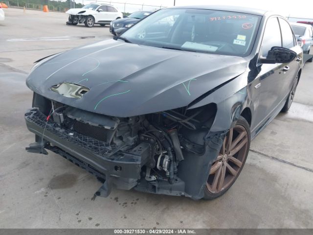 1VWDT7A39HC051403 Volkswagen Passat 1.8t R-line