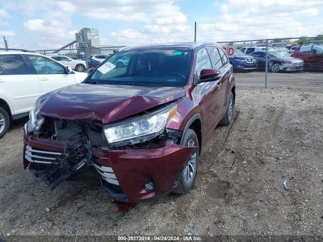 Toyota Highlander Xle 2018 5TDJZRFH1JS849645 Image 2