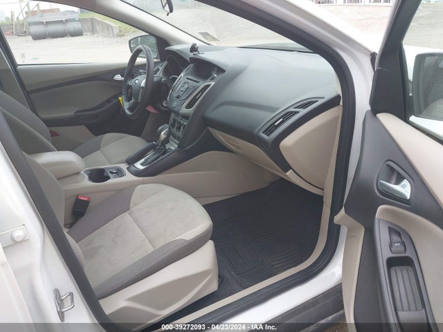 Ford FOCUS SE 2014 1FADP3K29EL367357 Image 5