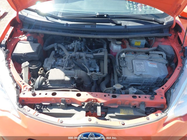 Toyota Prius C Three 2014 JTDKDTB32E1077573 Image 10