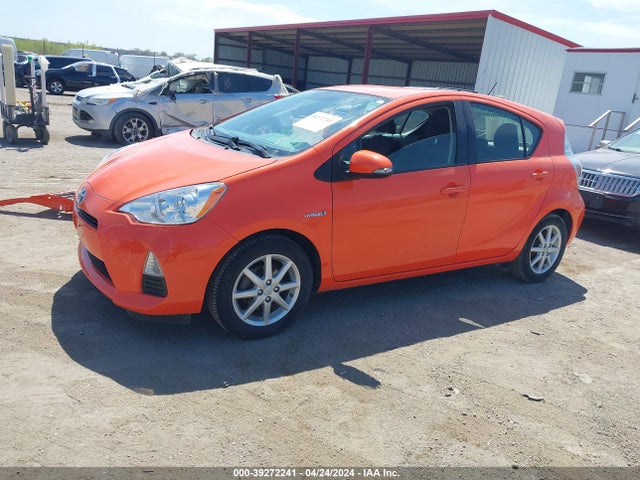 Toyota Prius C Three 2014 JTDKDTB32E1077573 Image 2