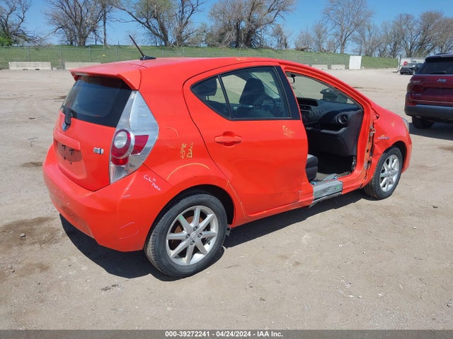 Toyota Prius C Three 2014 JTDKDTB32E1077573 Image 4