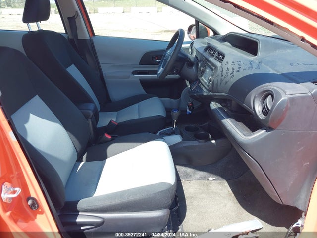 Toyota Prius C Three 2014 JTDKDTB32E1077573 Image 5