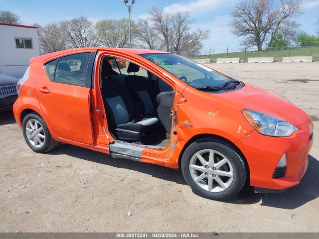 Toyota Prius C Three 2014 JTDKDTB32E1077573 Image 6