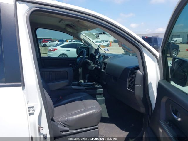 1N6BA0ED1FN515177 Nissan TITAN SV