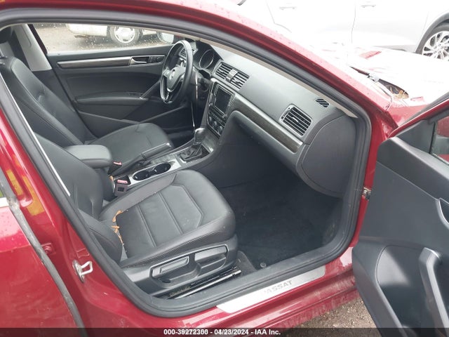 1VWBA7A32JC022702 Volkswagen Passat 2.0t Se