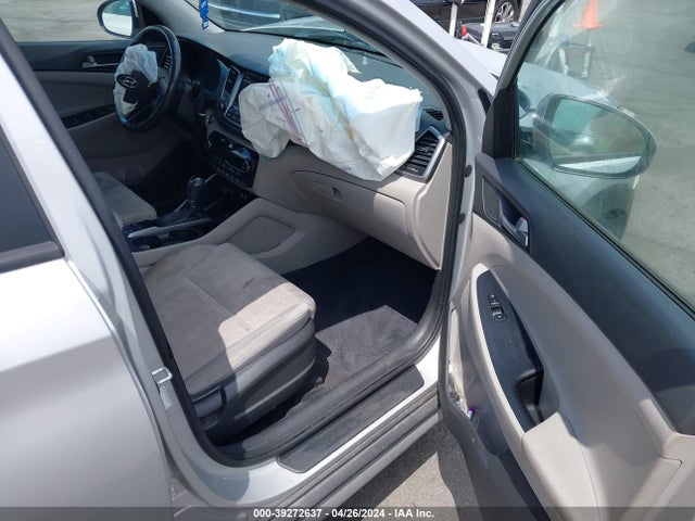 Hyundai Tucson Value 2017 KM8J3CA23HU567638 Image 5