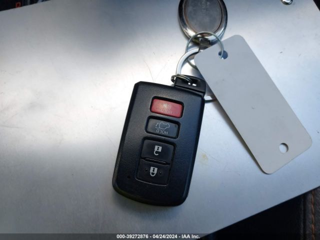 JTMJFREV3JJ732758 Toyota RAV4 SE