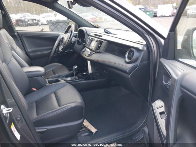 JTMJFREV3JJ732758 Toyota RAV4 SE