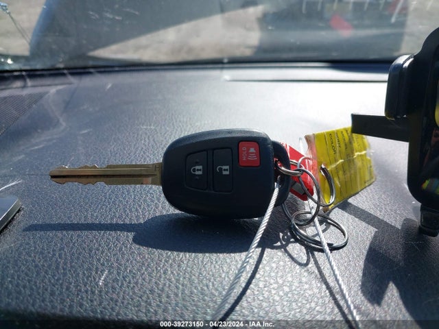 Toyota RAV4 LE 2017 JTMBFREV5HJ135609 Image 11