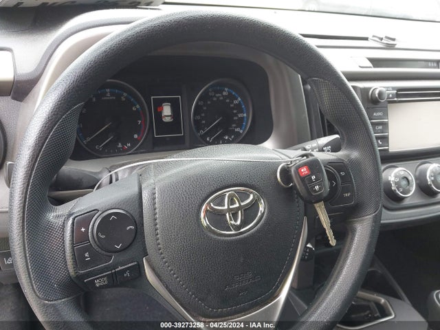 Toyota RAV4 LE 2018 2T3ZFREV9JW512139 Image 11