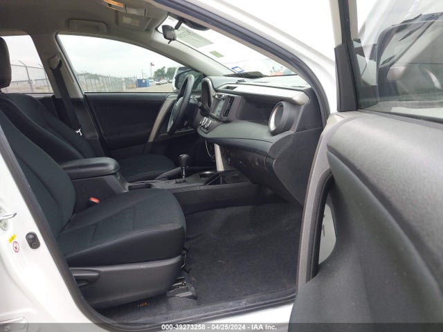 Toyota RAV4 LE 2018 2T3ZFREV9JW512139 Image 5