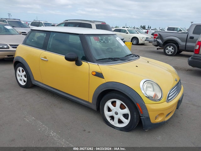 2008 MINI COOPER WMWMF33538TU66103 Photo 0