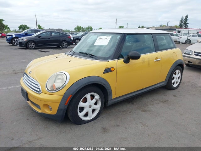 2008 MINI COOPER WMWMF33538TU66103 Photo 1