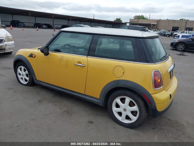 2008 MINI COOPER WMWMF33538TU66103 Photo 2