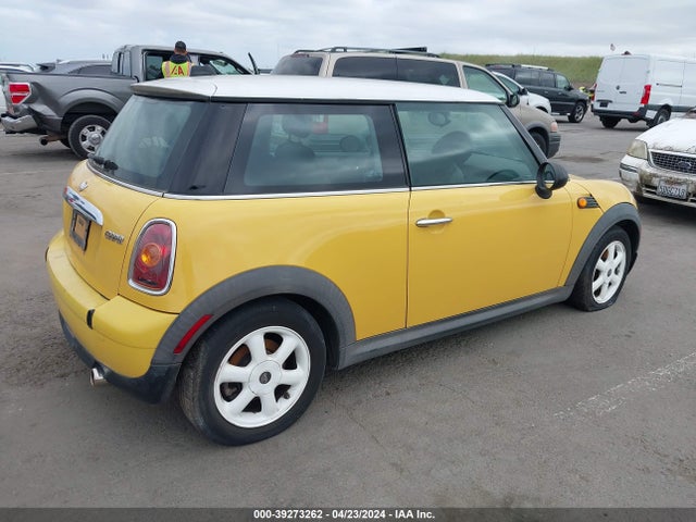 2008 MINI COOPER WMWMF33538TU66103 Photo 3