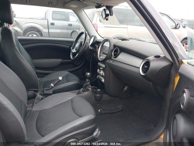 2008 MINI COOPER WMWMF33538TU66103 Photo 4