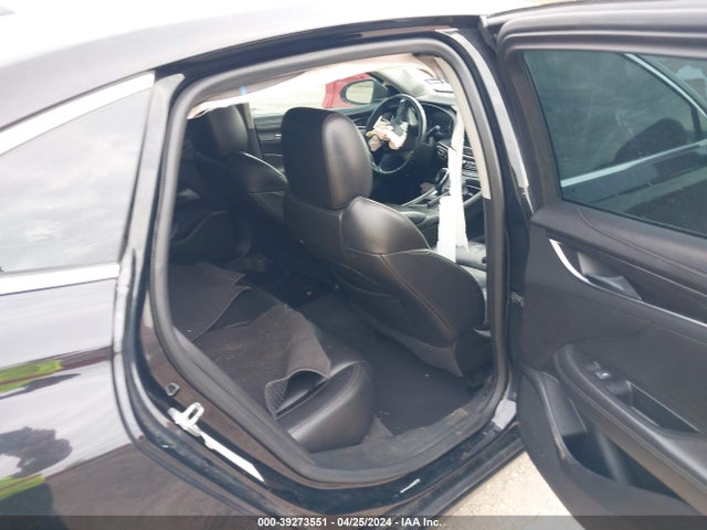 1G4ZR5SS2HU180008 Buick Lacrosse Premium