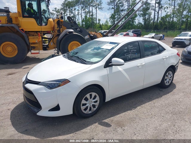 Toyota COROLLA L 2018 5YFBURHE5JP839697 Image 2