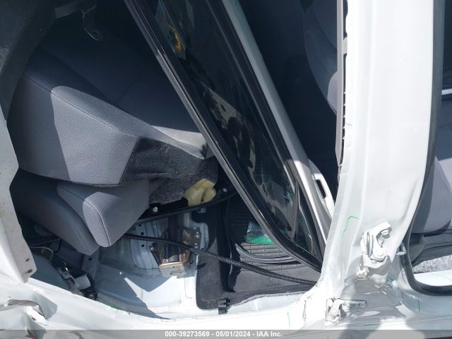 Toyota COROLLA L 2018 5YFBURHE5JP839697 Image 8